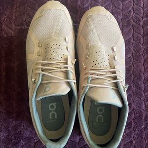 On Cloud waterproof shoes. Great condition